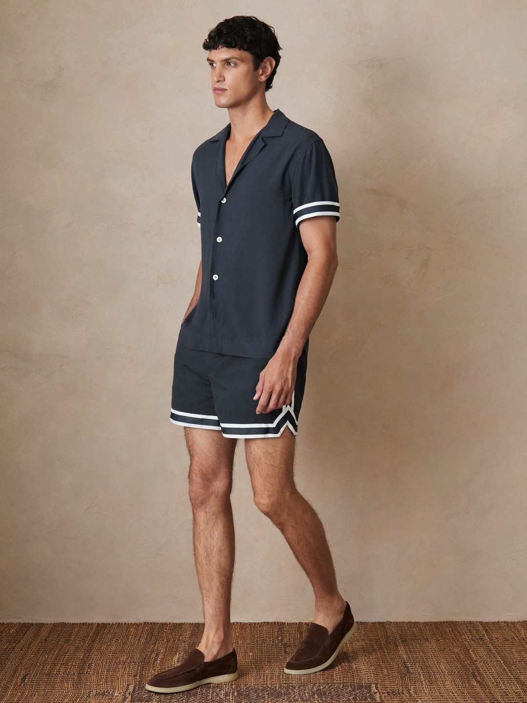 | Ché Stripe-Cuff Shirt in Navy