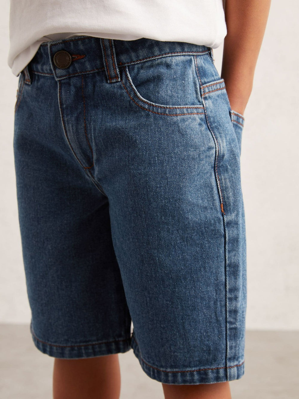 Jeans in Mid Blue