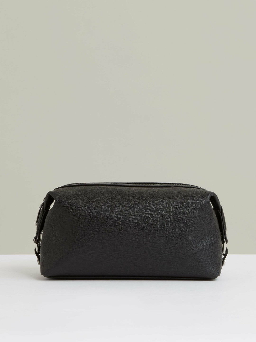 Micro-Grain Leather Washbag in Black