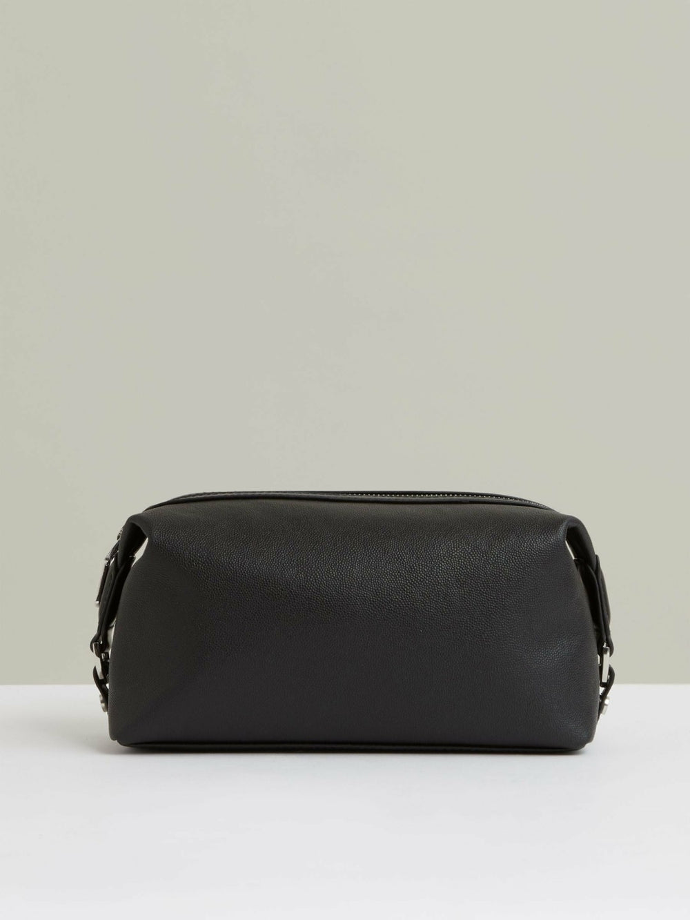 Micro-Grain Leather Washbag in Black