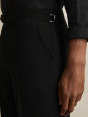 Side-Adjuster Tailored Shorts in Black