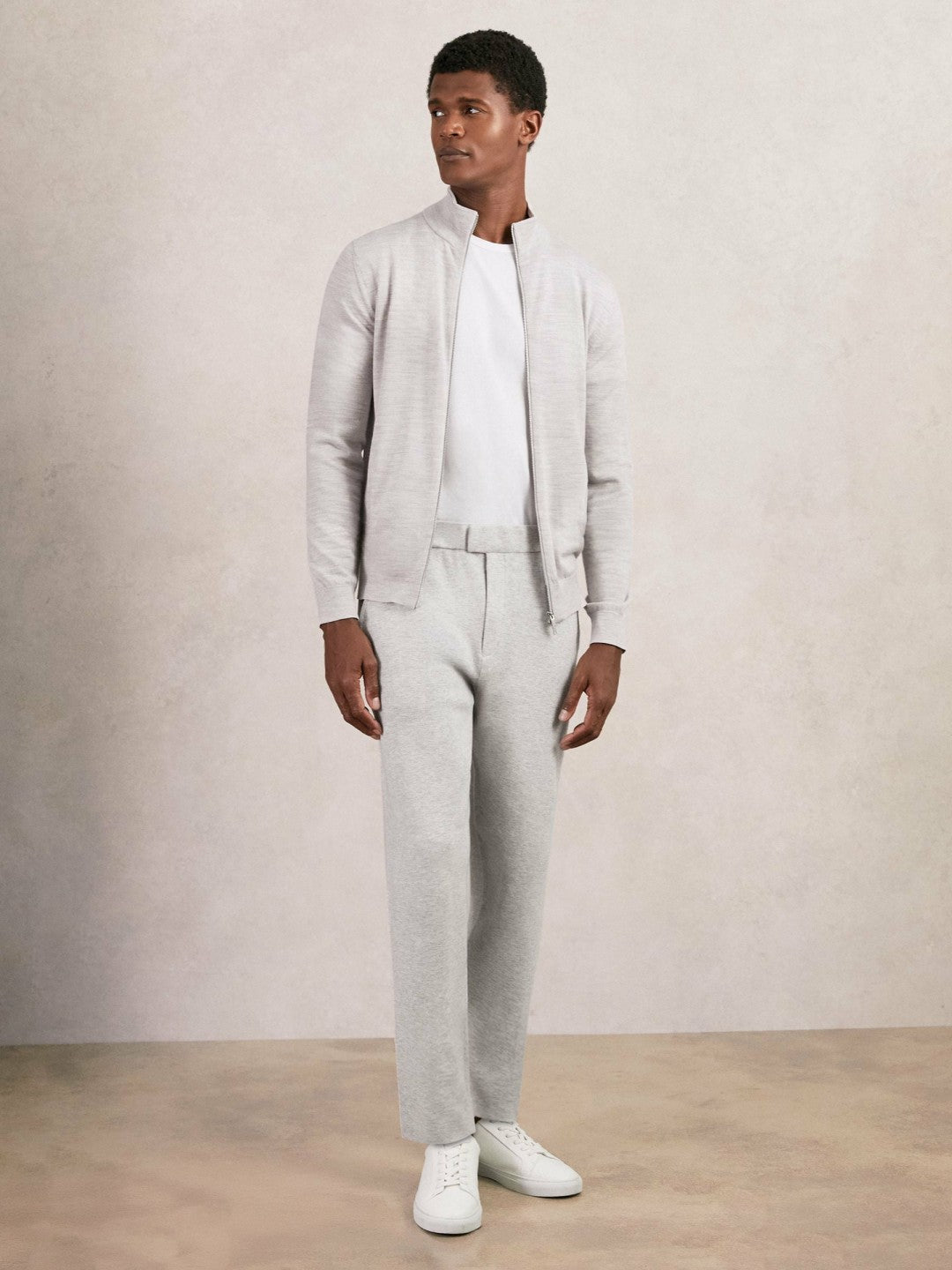 Tapered Knitted Trousers in Soft Grey