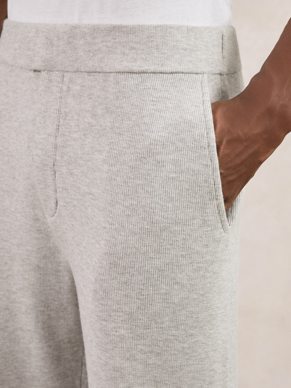 Tapered Knitted Trousers in Soft Grey