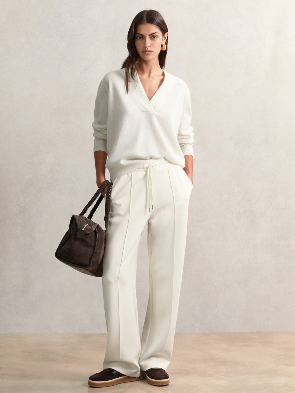 Cashmere V-Neck Jumper in Cream