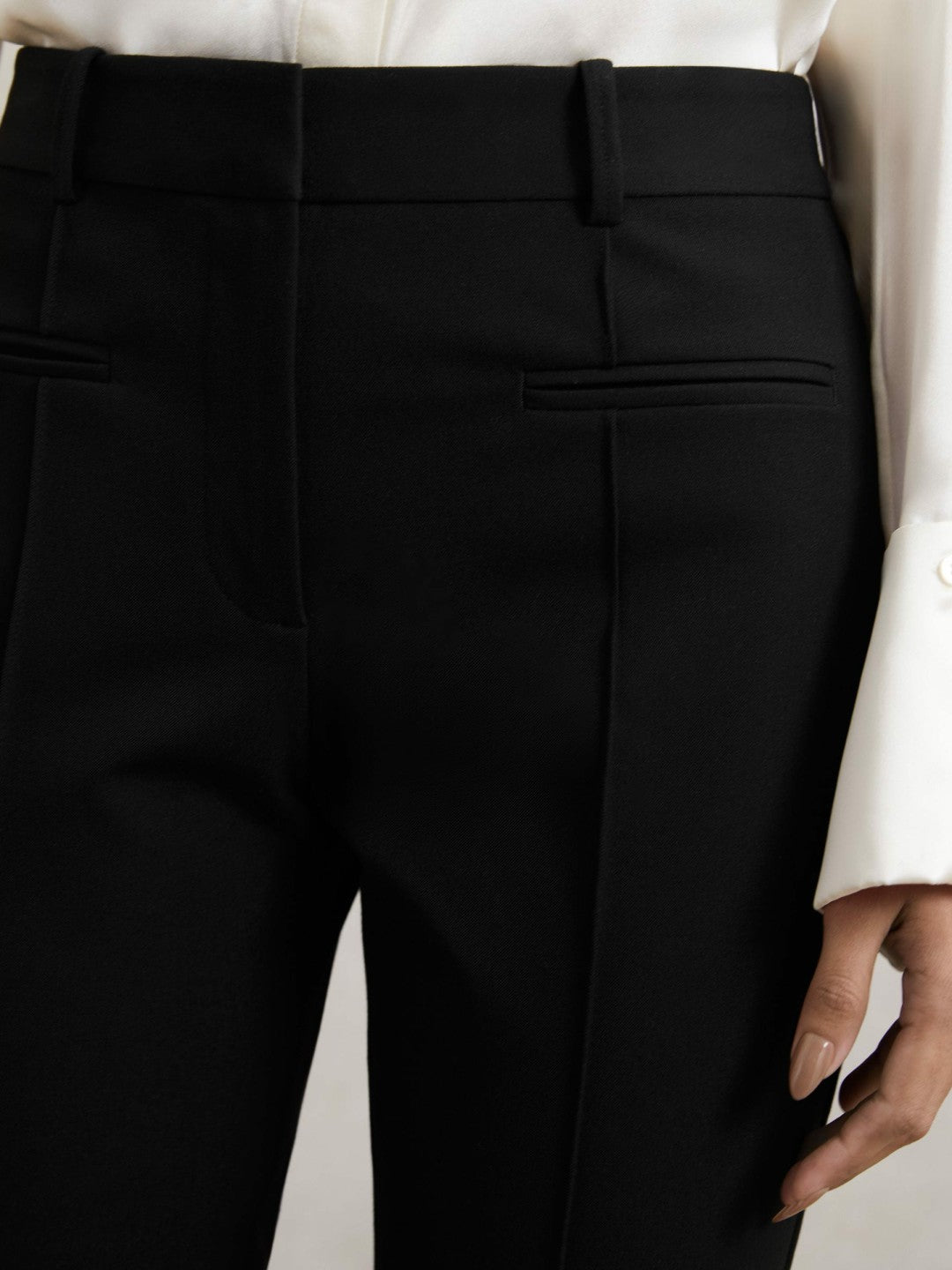 Pintuck Tapered Trousers in Black
