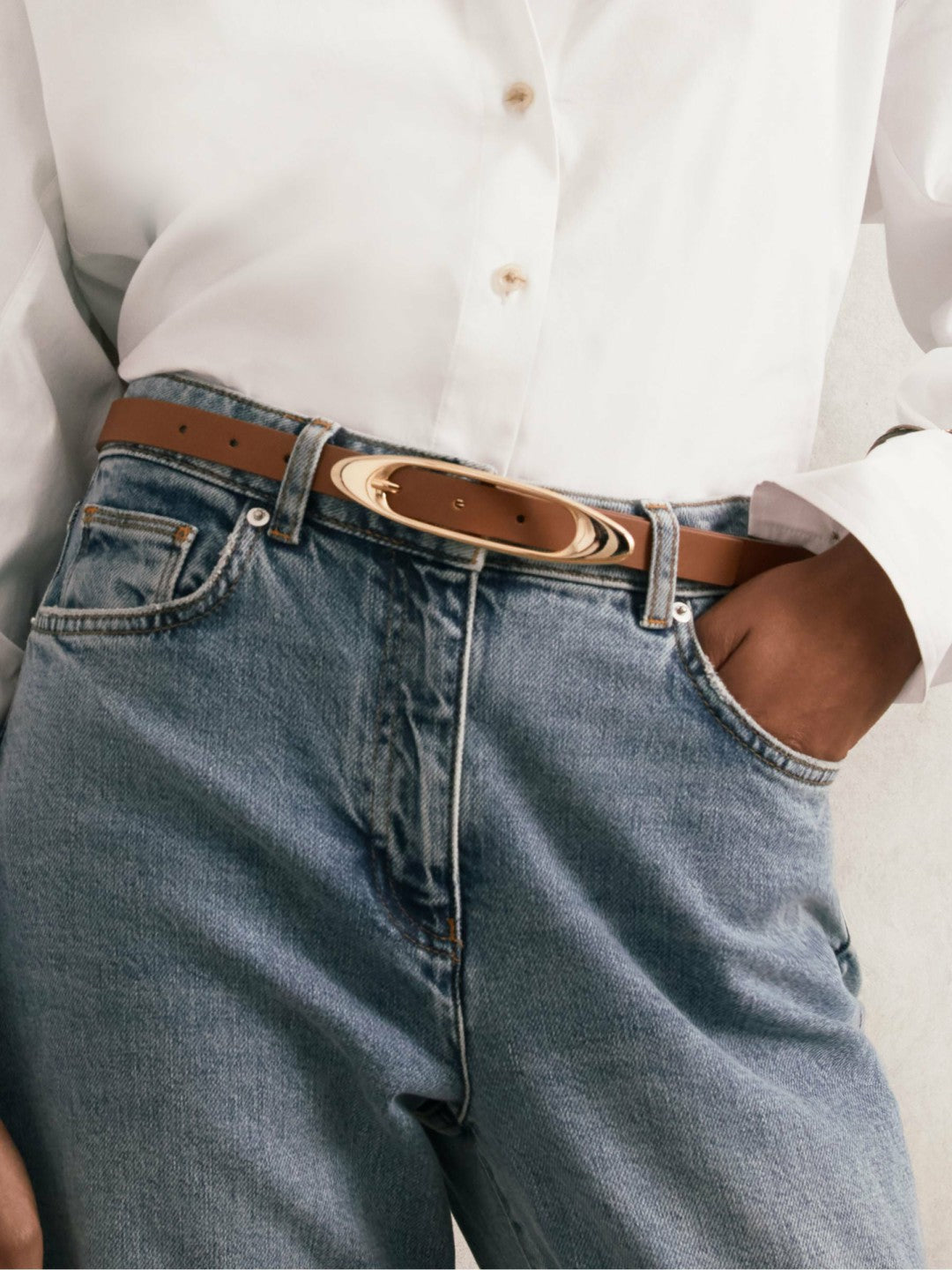 Leather Oval-Buckle Belt in Tan