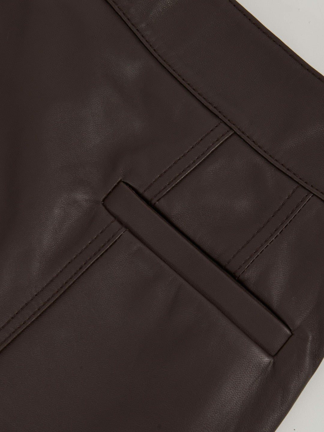 Leather Welt-Pocket Mini Skirt in Burgundy