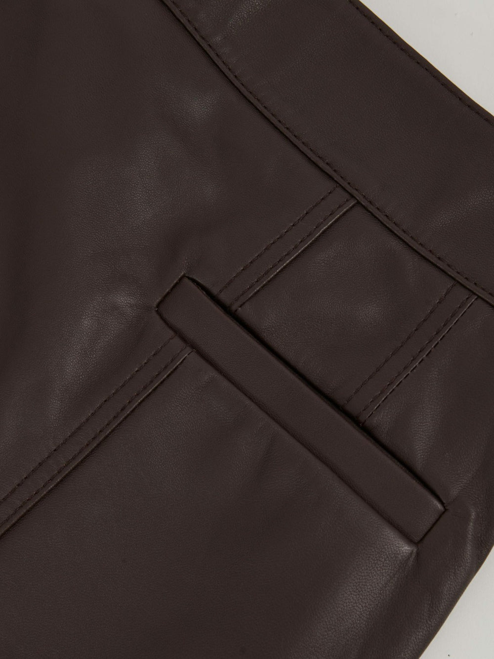 Leather Welt-Pocket Mini Skirt in Burgundy