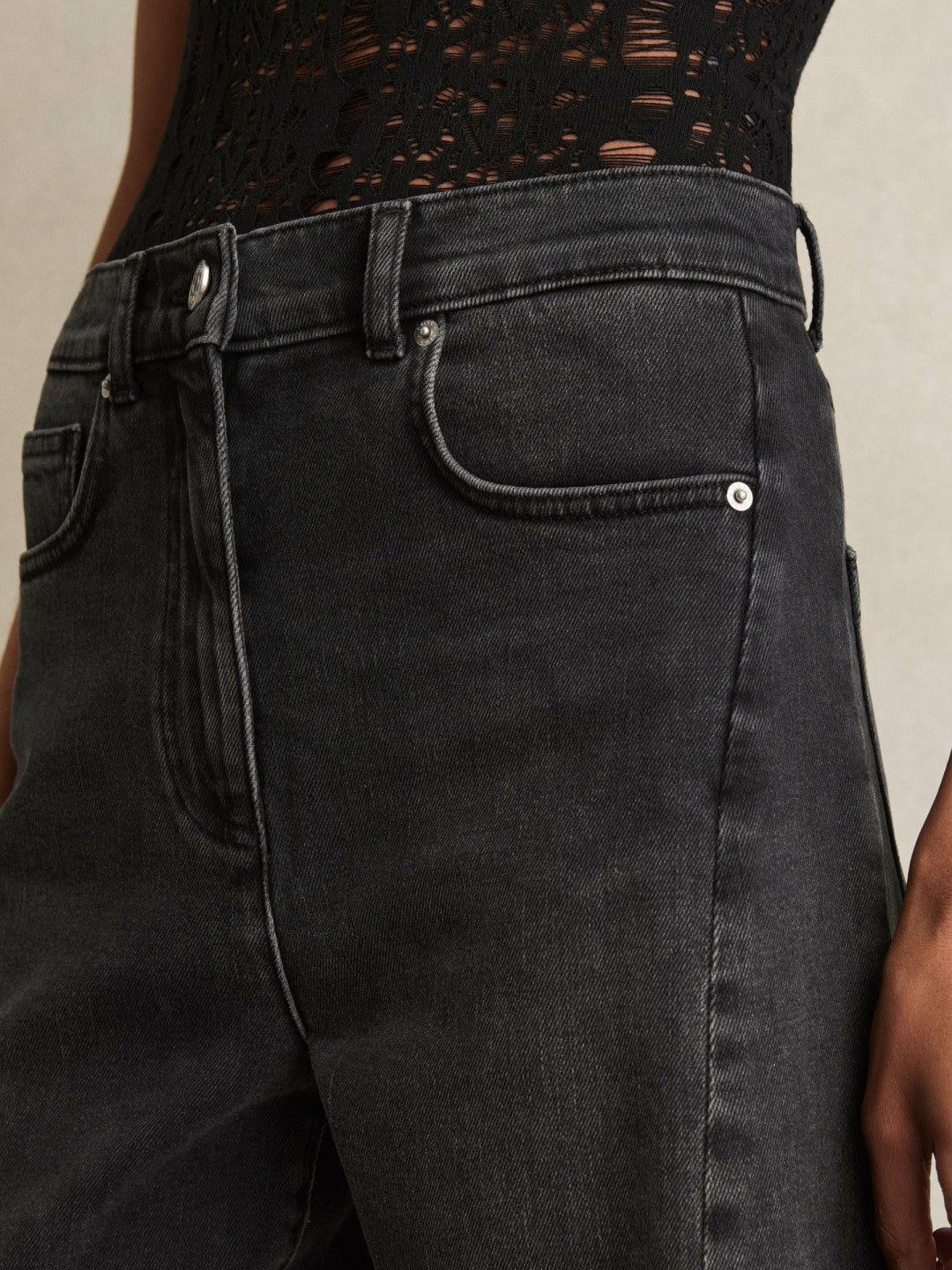 Petite Barrel-Leg Seam Jeans in Washed Grey
