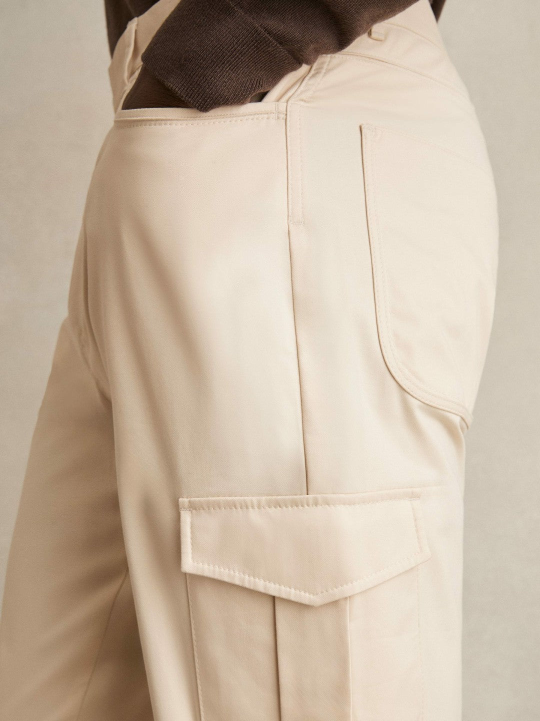 Cotton-Lyocell Cargo Trousers in Light Stone