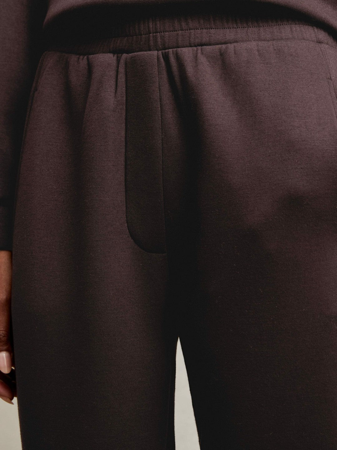 Tapered Elasticated-Waist Joggers in Plum