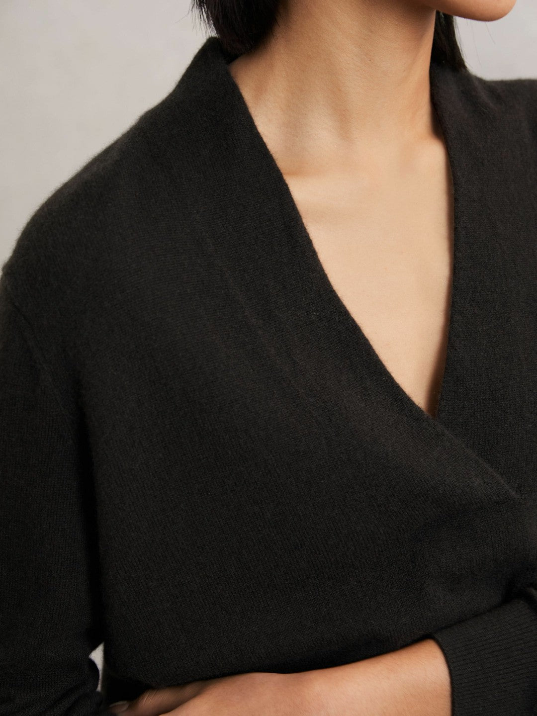 Cashmere V-Neck Jumper in Chocolate Brown