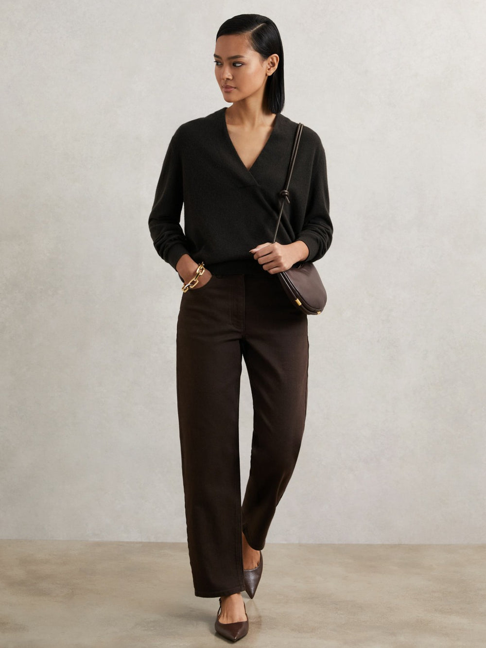 Cashmere V-Neck Jumper in Chocolate Brown