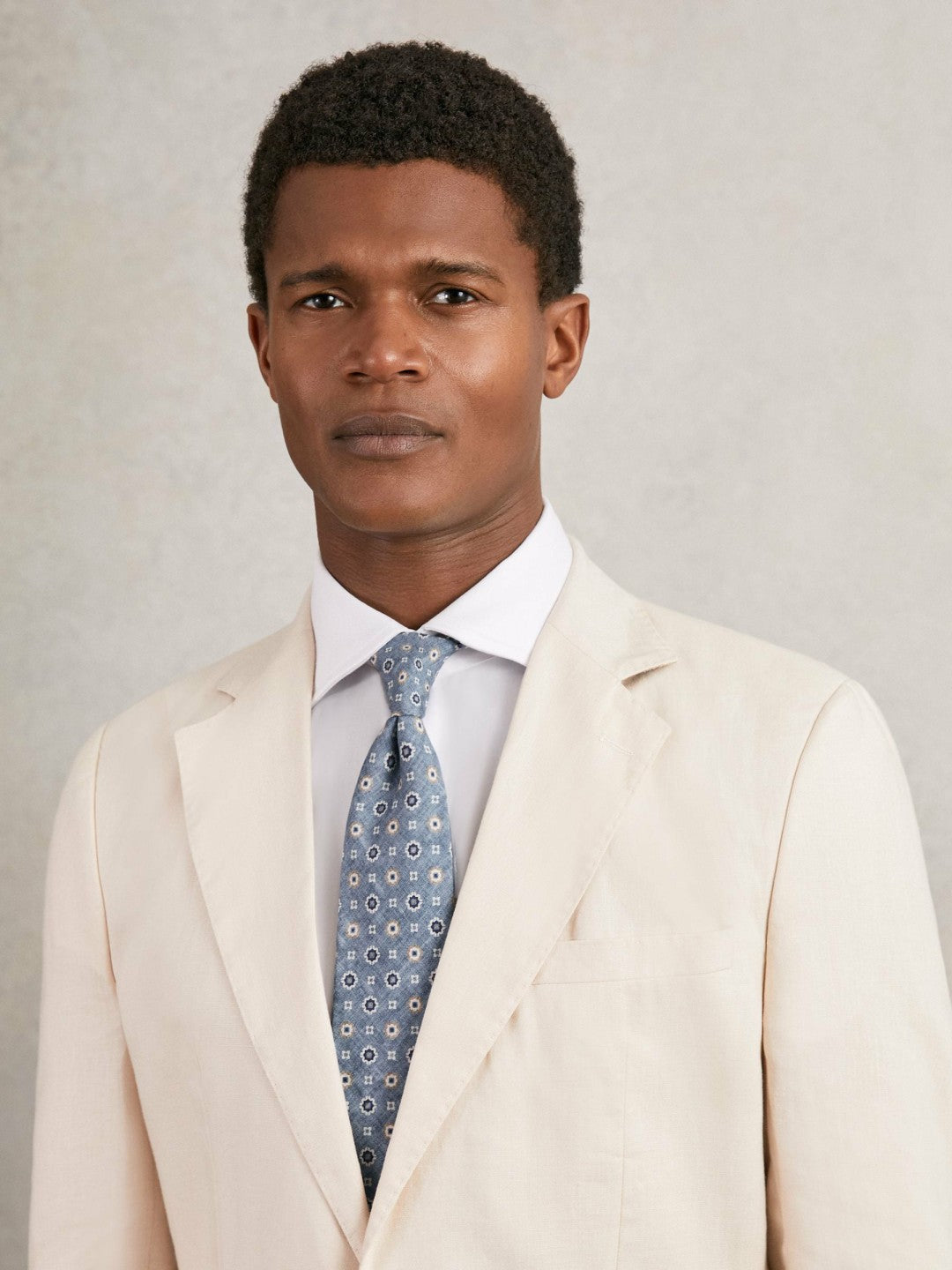 Silk Floral-Medallion Tie in Soft Blue