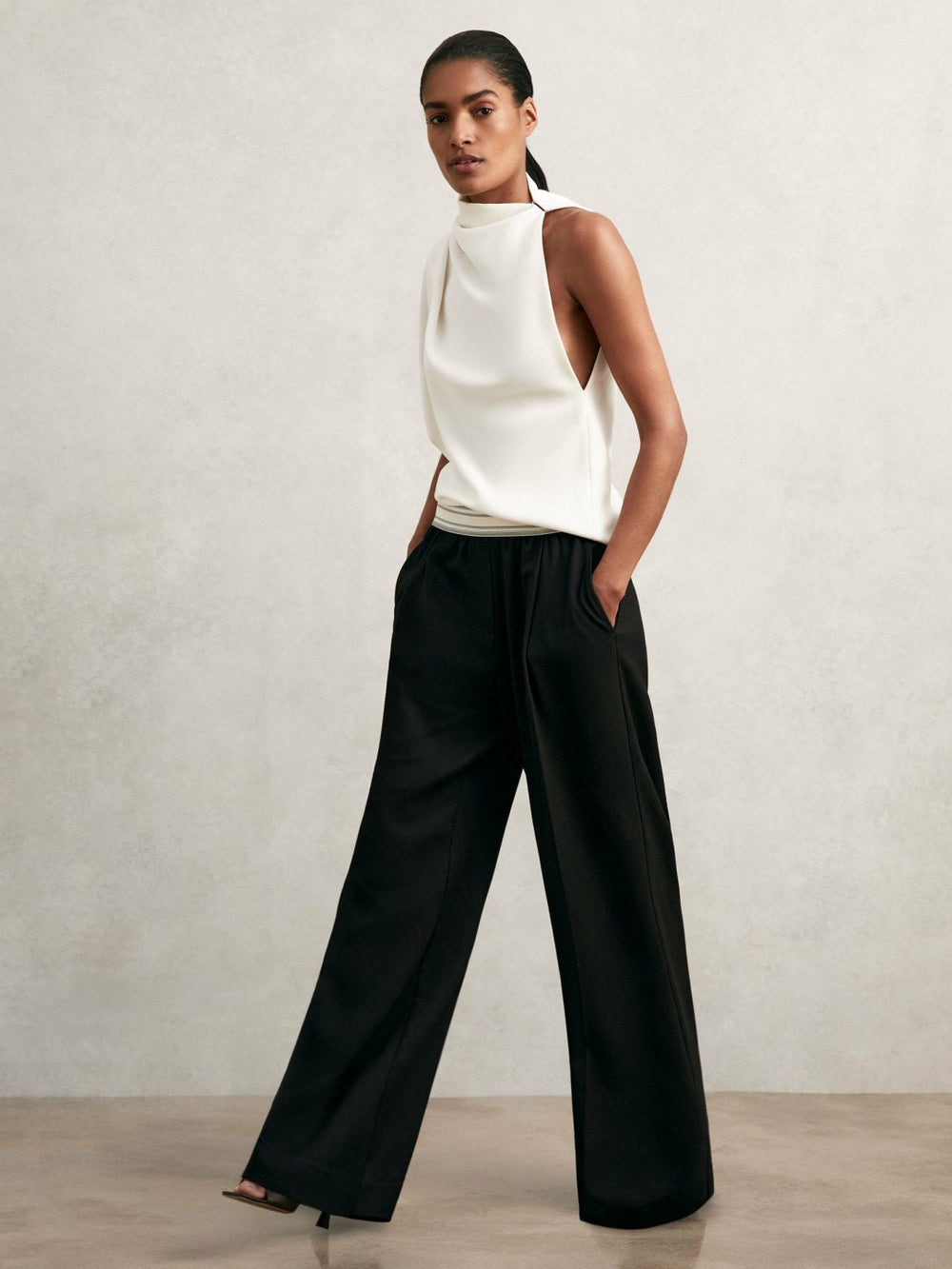 Petite Wide-Leg Contrast-Waistband Trousers in Black