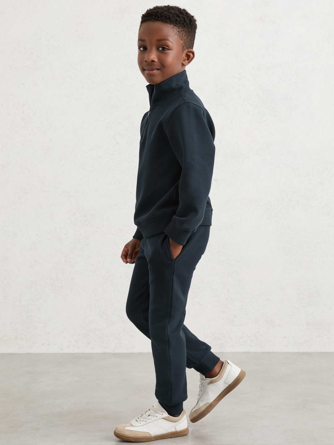 Cotton-Blend Textured Cuffed Joggers in Navy
